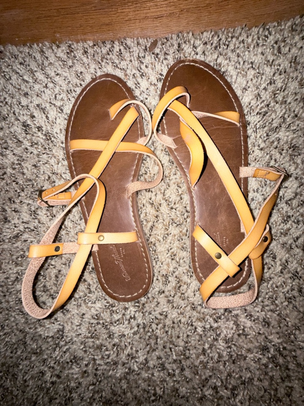 Women’s Strappy Flat Sandals - Leather